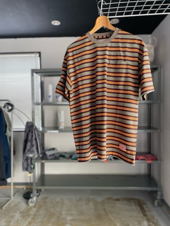 【Men's】BIG MIKE | ビッグマイク　Sunglasses Pocket Boder S/S Tee - KHAKI×ORANGE