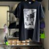 【Unisex】GREMLiNS | グレムリン　Gremlins Photo Tee - Black - 画像 (2)