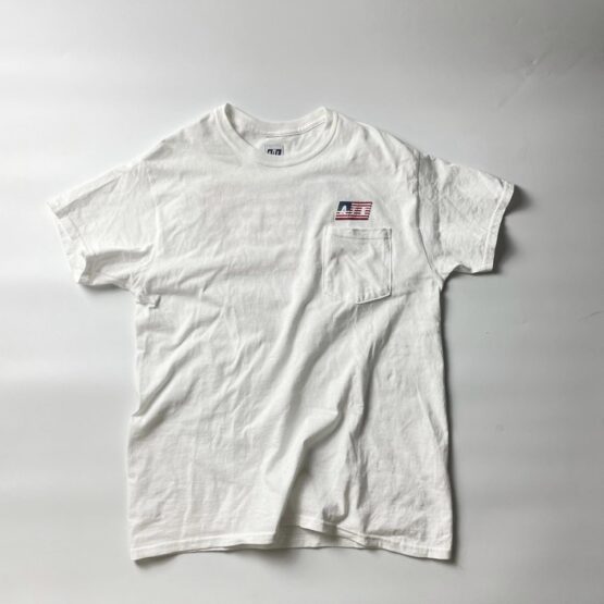 AiE | エーアイイー　Printed S/S Pocket Tee - WHITE FLAG