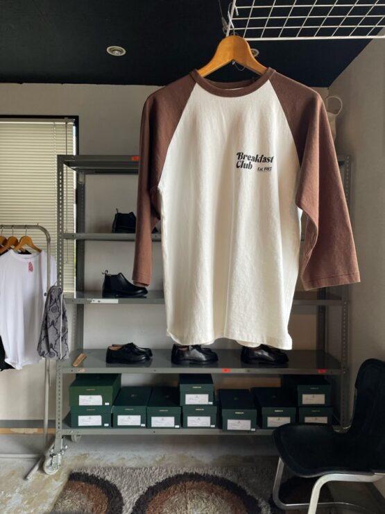 【Ladies】free rage | フリーレイジ　Baseball Tee  "Breakfast Club" - WHITE × BROWN
