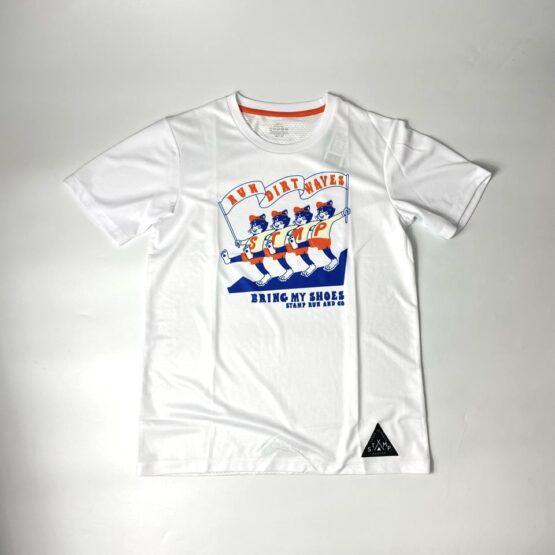 【Unisex】STAMP Run&Co | スタンプ ランアンドカンパニー　STAMP Graphic Run Tee "Dirt Waves" - WHITE [SRAC22M06]