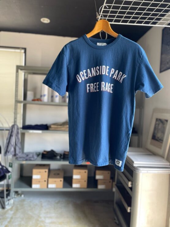 【Unisex】free rage | フリーレイジ　Rycycle Cotton Tee “OCEANSIDE PARK” - NAVY