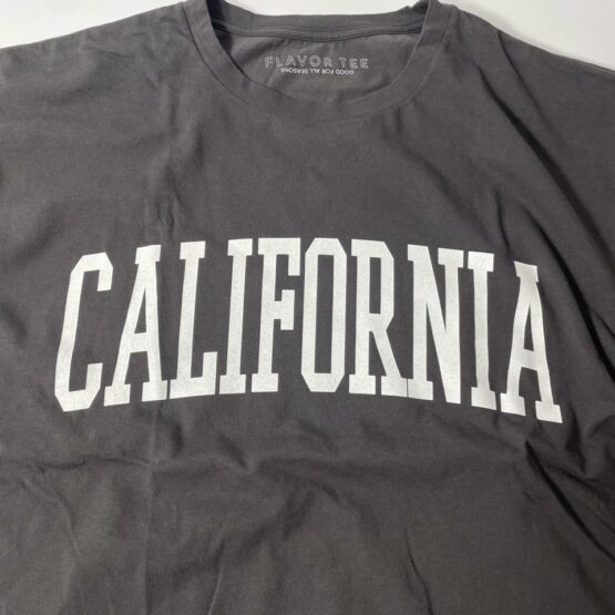 【Ladies】FLAVOR TEE | フレーバーティー　Print Big Tee〔CALIFORNIA〕- BLACK TEA [23103B05BKT]