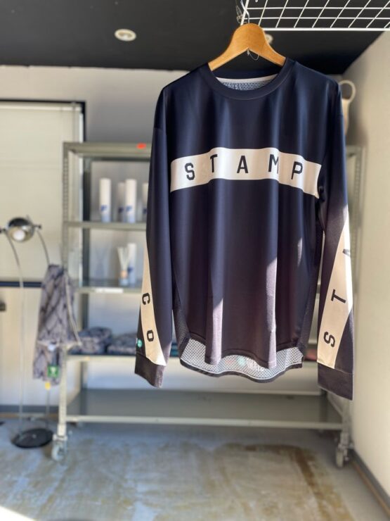 【Men's】STAMP Run&CO | スタンプ ランアンドカンパニー　STAMP Long Sleeve Tee - TRAIL FINDER LOGO
