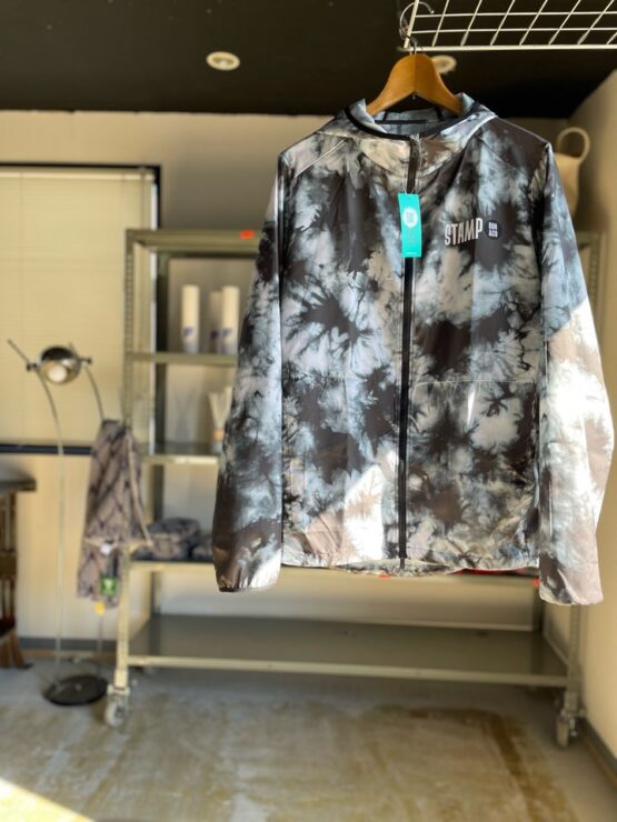 【Men's】STAMP Run&CO | スタンプ ランアンドカンパニー　STAMP Hoodie "SUPPORT YOUR LOCAL." - TIE DYE BLACK