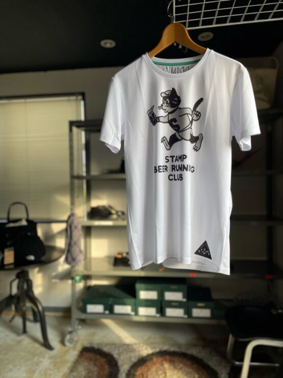 【Ladies】STAMP Run&Co | スタンプ ランアンドカンパニー　STAMP Graphic Run Tee "STAMP BEER RUNNING CLUB" - WHITE