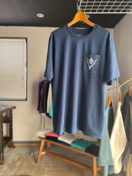"20%OFF"【Men's】South2 West8 | サウスツーウエストエイト　S/S Round Pocket Tee 《CIRCLE HORN》- NAVY
