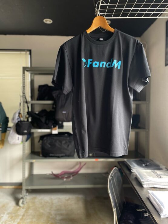 【Men's】FRANK＆MORRIS | フランクアンドモリス　F and M Tee - BLACK