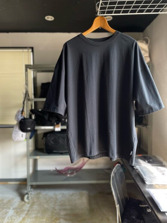 【Men's】Less by SHELTECH | シェルテック　Wide Tee - Black