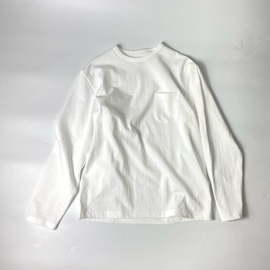 【Unisex】armi | アーミィ　『HARD MAN』Crew Pocket Long Tee - WHITE