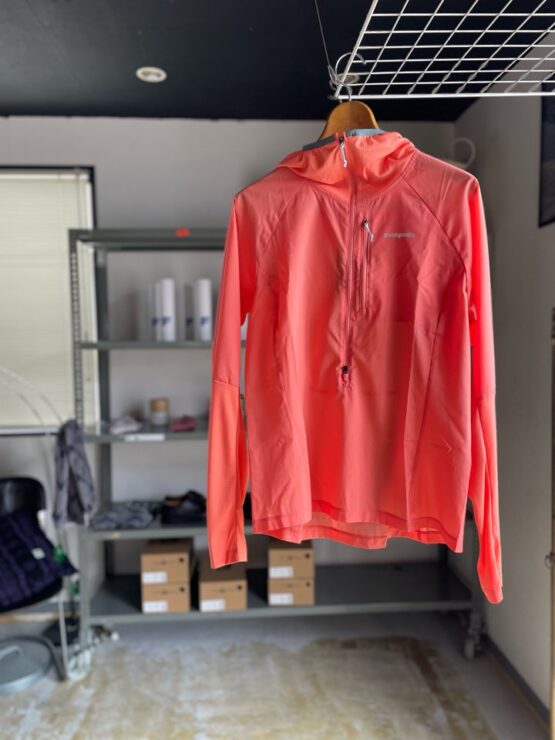 【Ladies】patagonia | パタゴニア　Women's Airshed Pro Pullover -  COHO CORAL [24197]