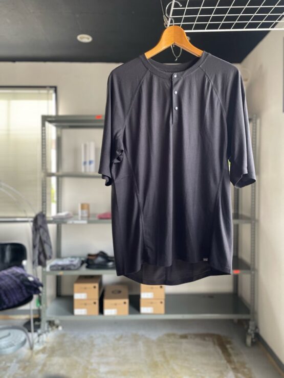 【Men's】patagonia | パタゴニア　Men's Cap Cool Trail Bike Henley - BLACK [24432]