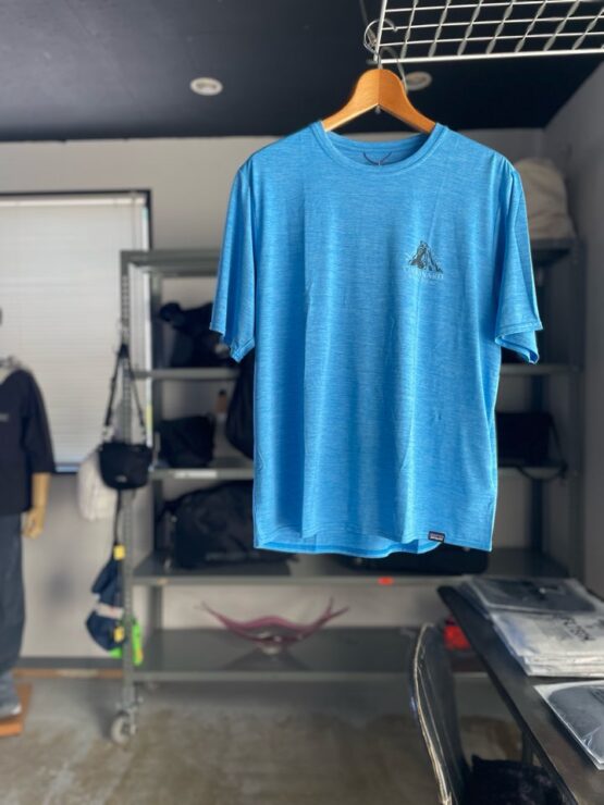 【Men's】patagonia | パタゴニア　M's Cap Cool Daily Graphic Shirt Lands - CHOUINARD CREST : VESSEL BLUE X-DYE [45385]