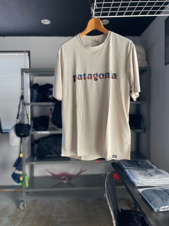 【Men's】patagonia | パタゴニア　M's Cap Cool Daily Graphic Shirt - '73 TEXT LOGO : PUMICE X-DYE [45235]