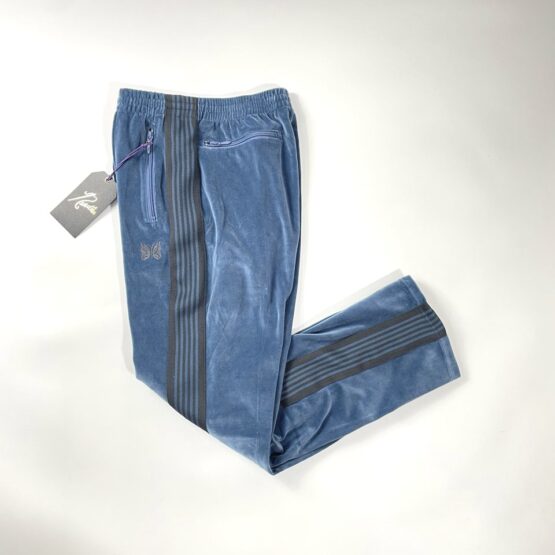 【Unisex】NEEDLES | ニードルズ　Narrow Track Pant 〔C/Pe Velour〕- SMOKE BLUE [NS253]