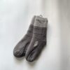 【Unisex】THE NORTH FACE | ザ・ノースフェイス　Nuptse Bootie Socks - MM ミックスグレー×ミックスチャコール [NN82233] - 画像 (2)