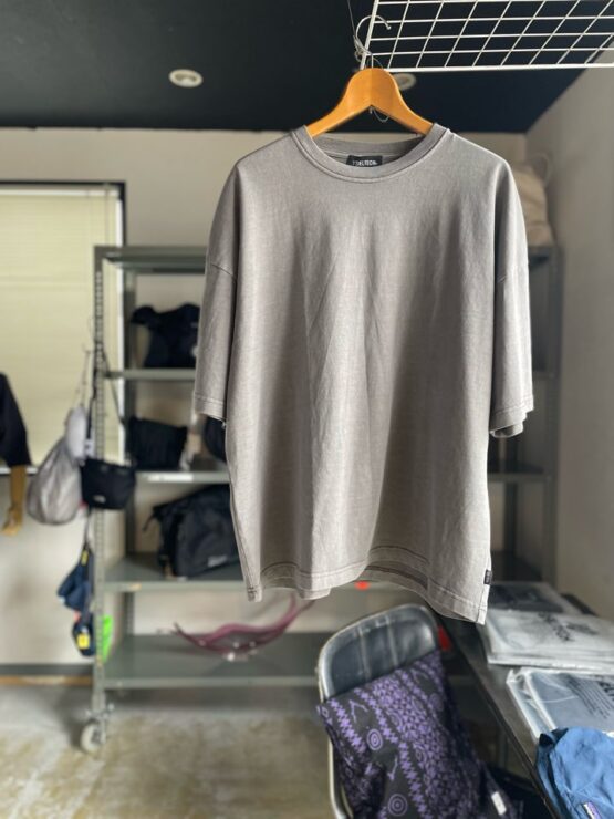 【Men's】Less by SHELTECH | シェルテック　Wide Tee - PIGMENT GRAY