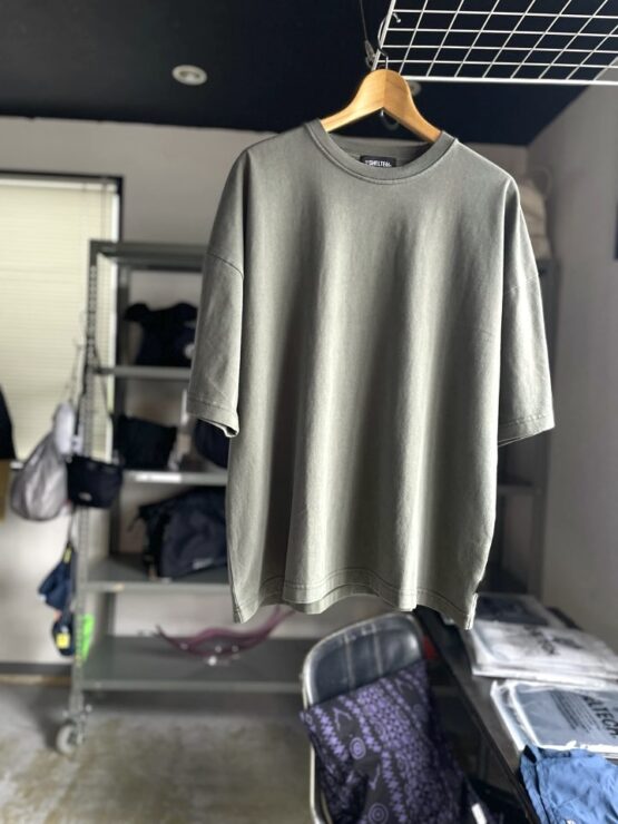 【Men's】Less by SHELTECH | シェルテック　Wide Tee - PIGMENT KHAKI