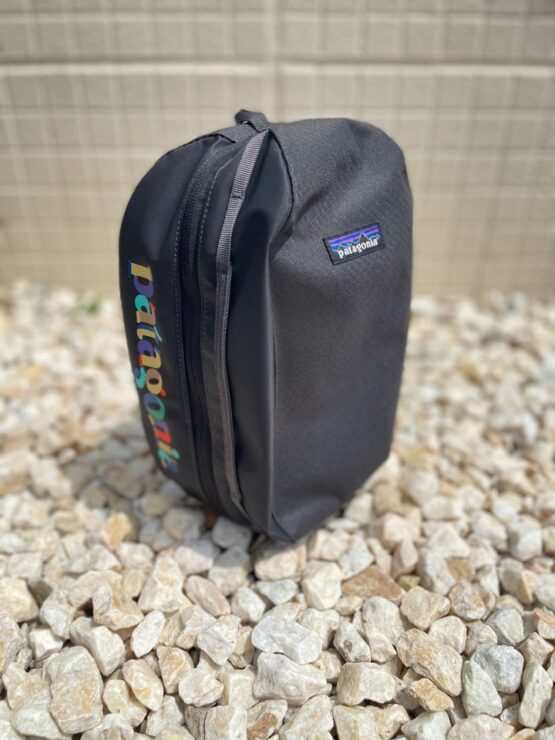 【Unisex】patagonia | パタゴニア　Black Hole Cube 6L - UNITY TEXT : INK BLACK [49367]