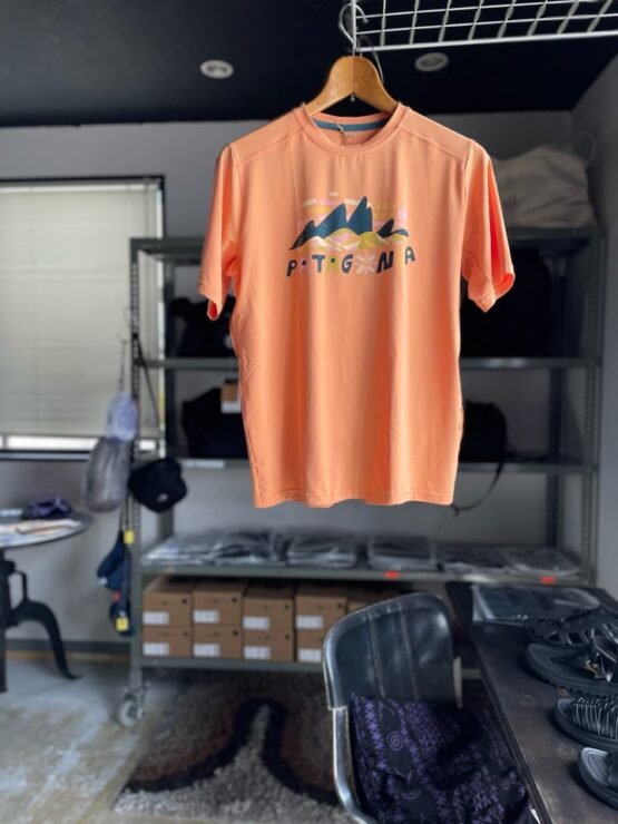 【Ladies】patagonia | パタゴニア　Kid's Cap Silkweigt T-Shirt - FITZ ROY SUPERBLOOM : HEIRLOOM PEACH [62381]