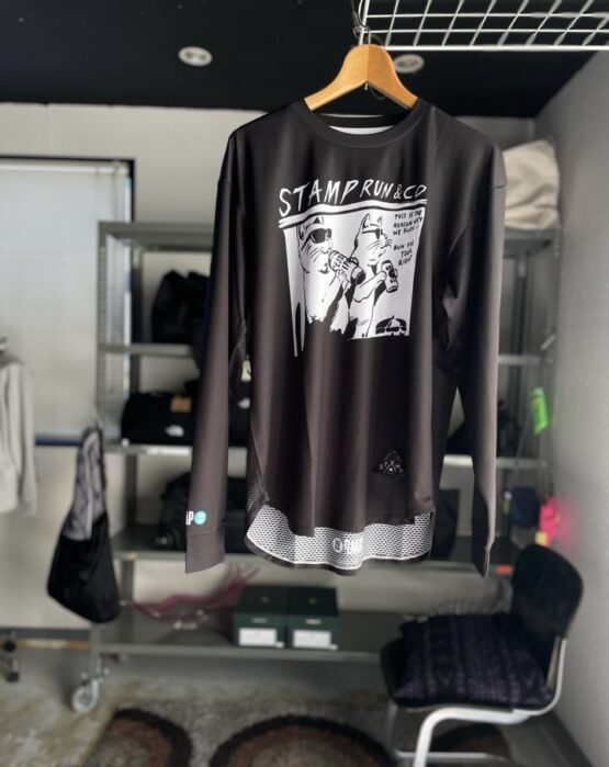 【Unisex】STAMP Run&Co | スタンプ ランアンドカンパニー　STAMP Long Sleeve Tee "TWO CATS" - BLACK