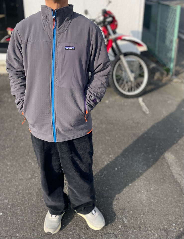 【Men's】patagonia | パタゴニア Men's R2 Tech Face Jacket - FORGE GREY - 画像 (8)