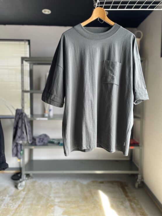 【Men's】Less by SHELTECH | シェルテック　Wide Tee - CHARCOAL