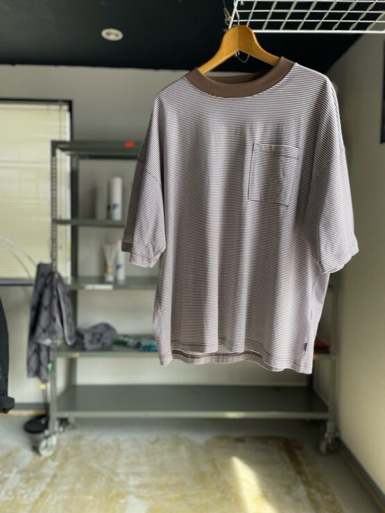 【Men's】Less by SHELTECH | シェルテック　Wide Tee - BROWN × WHITE