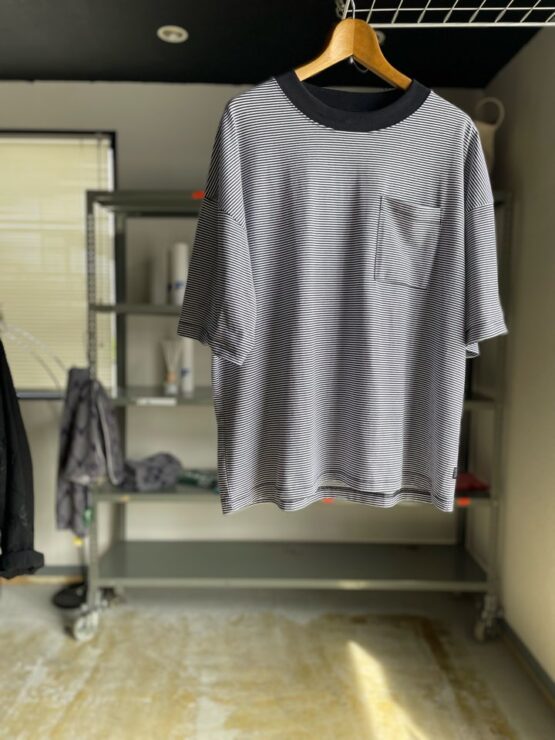 【Men's】Less by SHELTECH | シェルテック　Wide Tee Border - BLACK × WHITE