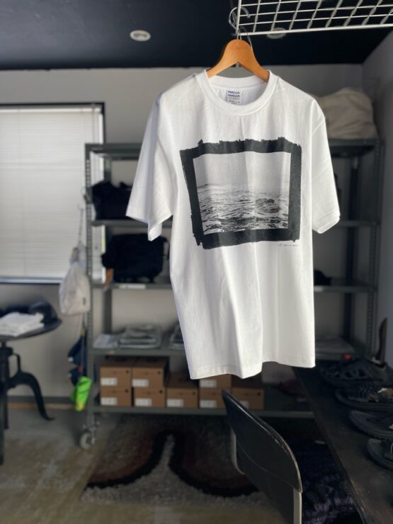 【Men's】WALLA WALLA SPORT | ワラワラスポーツ　Printable Tube Tee "MIKIO AZUMAYA" - PLATINUM PRINT NATURE