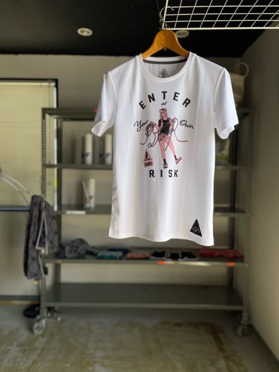 【Ladies】STAMP Run&Co | スタンプ ランアンドカンパニー　STAMP Graphic Run Tee "RISK'24" - WHITE