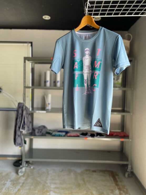 【Ladies】STAMP Run&Co | スタンプ ランアンドカンパニー　STAMP Graphic Run Tee "FINISHER" - SAGE GREEN