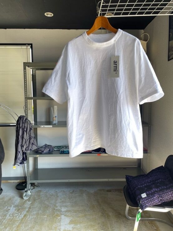 【Unisex】armi | アーミィ　『HARD MAN』Crewneck Big Tee - WHITE