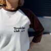 【Ladies】free rage | フリーレイジ　Baseball Tee  "Breakfast Club" - WHITE × BROWN - 画像 (4)