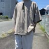 【Men's】THE HOMMARGE EFFORT | ザ・オマージュ　Mockneck Dropshoulder Tee - BEIGE - 画像 (3)