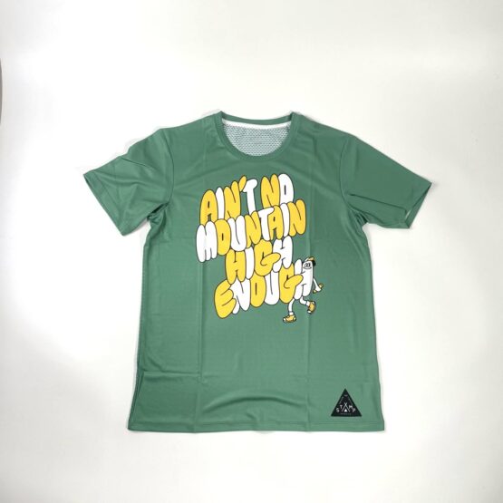 【Men's】STAMP Run&Co | スタンプ ランアンドカンパニー　STAMP Graphic Run Tee "MOUNTAIN HIGH" - GREEN