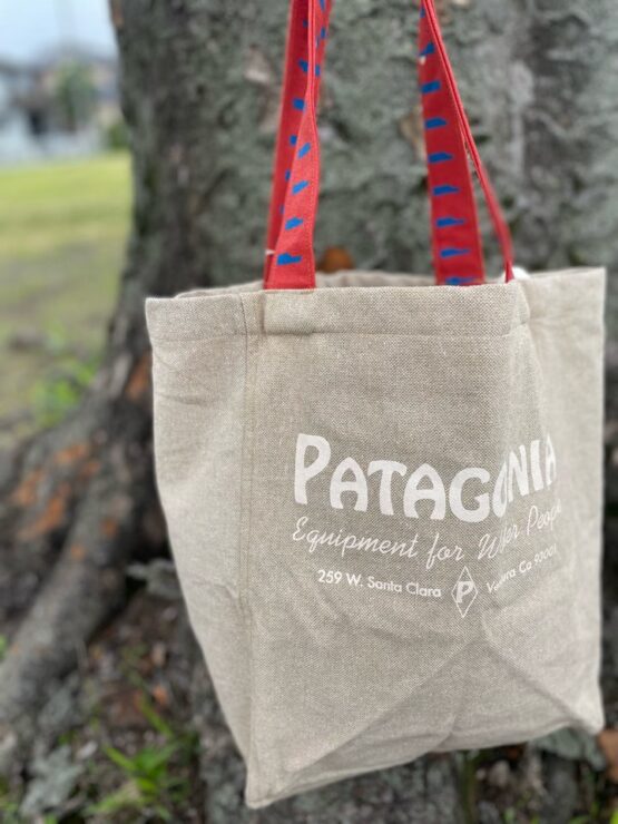 【Unisex】patagonia | パタゴニア　Recycled Market Tote - WATER PEOPLE BANNER : CLASSIC TAN [59250]