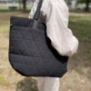 【Ladies】THE NORTH FACE | ザ・ノースフェイス　Geoface Tote - K ブラック [NM32352] - 画像 (3)