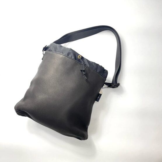 ARTS & CRAFTS | アーツアンドクラフツ　《DEER LEATHER》 Chalk Shoulder L - BLACK