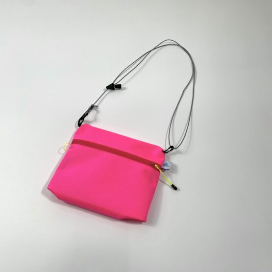 【Unisex】City To Summit | シティートゥーサミット　Runners Sacoche - NEON PINK