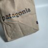 【Unisex】patagonia | パタゴニア　Recycled Market Tote - '73 TEXT LOGO : CLASSIC TAN [59250] - 画像 (4)