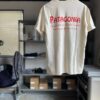 【Men's】patagonia | パタゴニア　Men's Water People Organic Pocket T-Shirt - WATER PEOPLE BANNER : UNDYED NATURAL [37734] - 画像 (9)