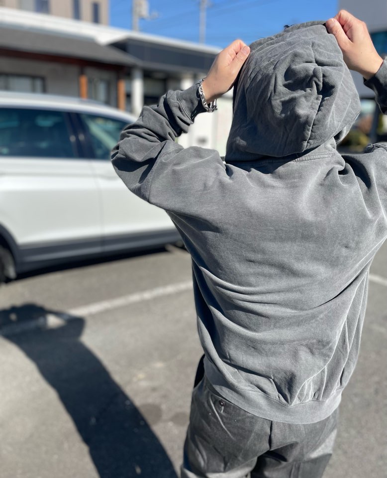 【Unisex】the hommage effort | オマージュ Garment Dye Sweat Hoodie - SUMIKURO - 画像 (3)