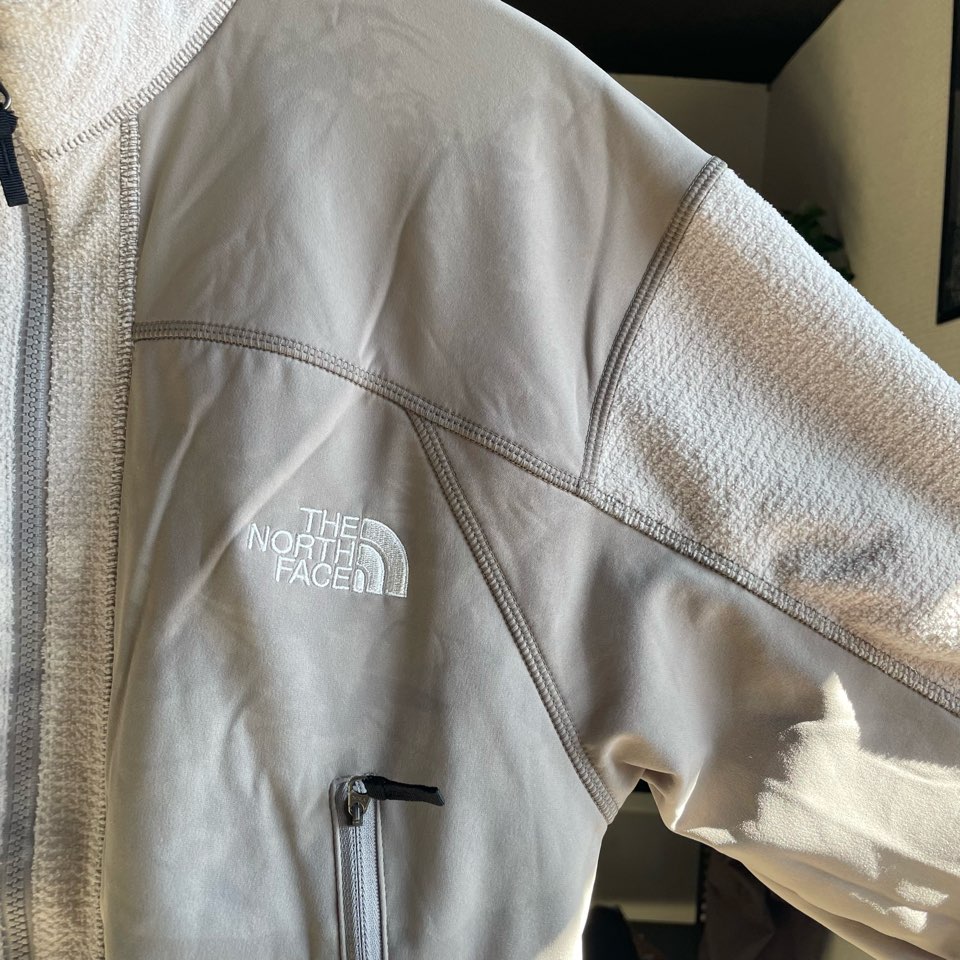 【Men's】THE NORTH FACE | ザ・ノースフェイス Versa Vent Fleece Jacket - FS フォッシルアイボリー×ストーンラブ - 画像 (8)