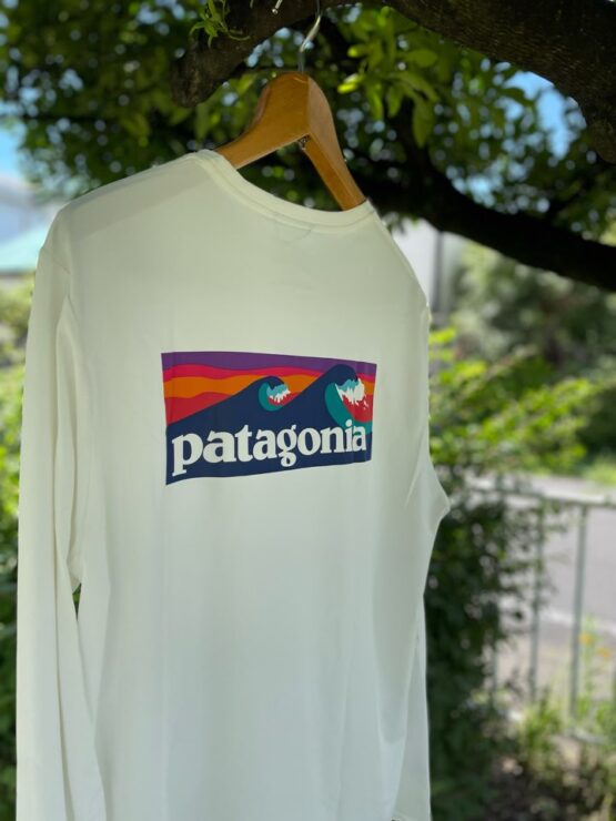 【Men's】patagonia | パタゴニア　Men's L/S Cap Cool Daily Graphic Shirt - WATER BOARDSHORT LOGO:WHITE [45170]