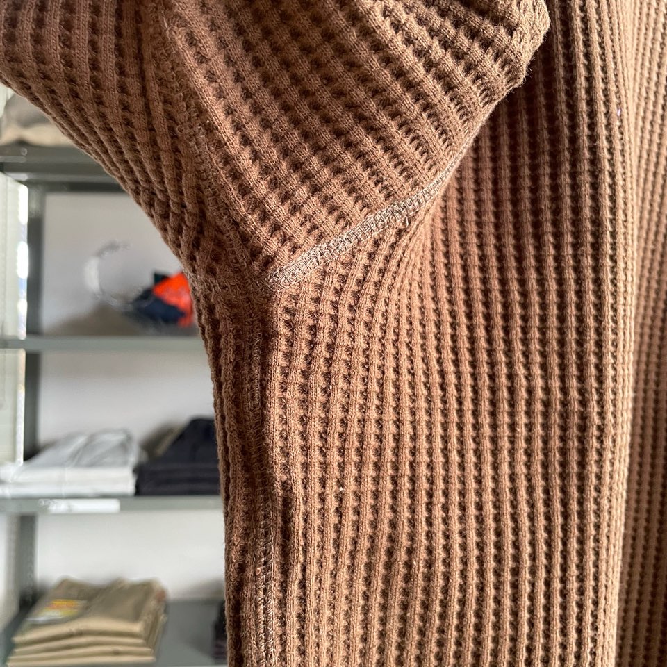 【Unisex】JEMORGAN | ジェーイーモーガン Big Waffle Crew Neck - BROWN - 画像 (9)