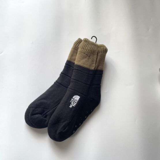 【Unisex】THE NORTH FACE | ザ・ノースフェイス　Nuptse Bootie Socks - MK ミリタリーオリーブ×TNFブラック [NN82233]