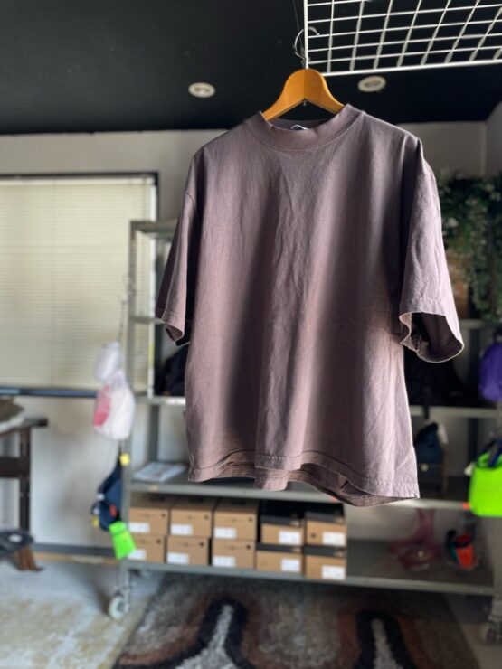 【Men's】THE HOMMARGE EFFORT | ザ・オマージュ　Mockneck Dropshoulder Tee - BROWN