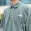 【Men's】THE NORTH FACE | ザ・ノースフェイス　Shortsleeve Flashdry Cotton Polo - DG ダックグリーン [NT22530] - 画像 (4)