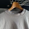 【Men's】THE HOMMARGE EFFORT | ザ・オマージュ　Mockneck Dropshoulder Tee - BEIGE - 画像 (8)